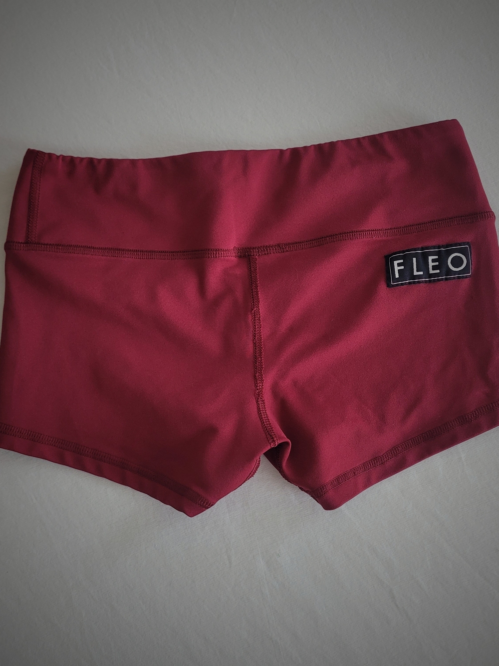 FLEO Original W.5" Inseam Women's Shorts Size Small Deep Maroon